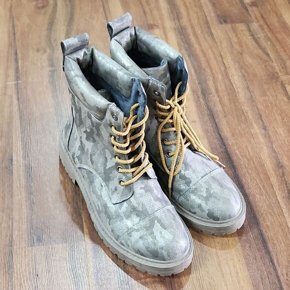 GUC Metallic Camo Combat Boots - Picture 1 of 5